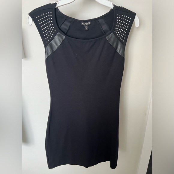 Express dress - Picture 1 of 2